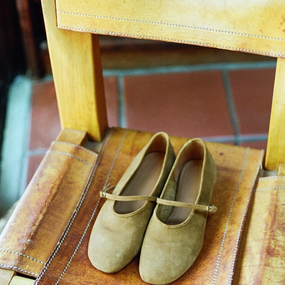 LOQ Daria Tan Suede Flats - 39